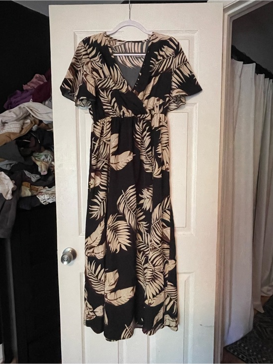 SHEIN Dresses & Skirts - SHEIN Black Maxi Dress with Cream Tropical Leaf Print